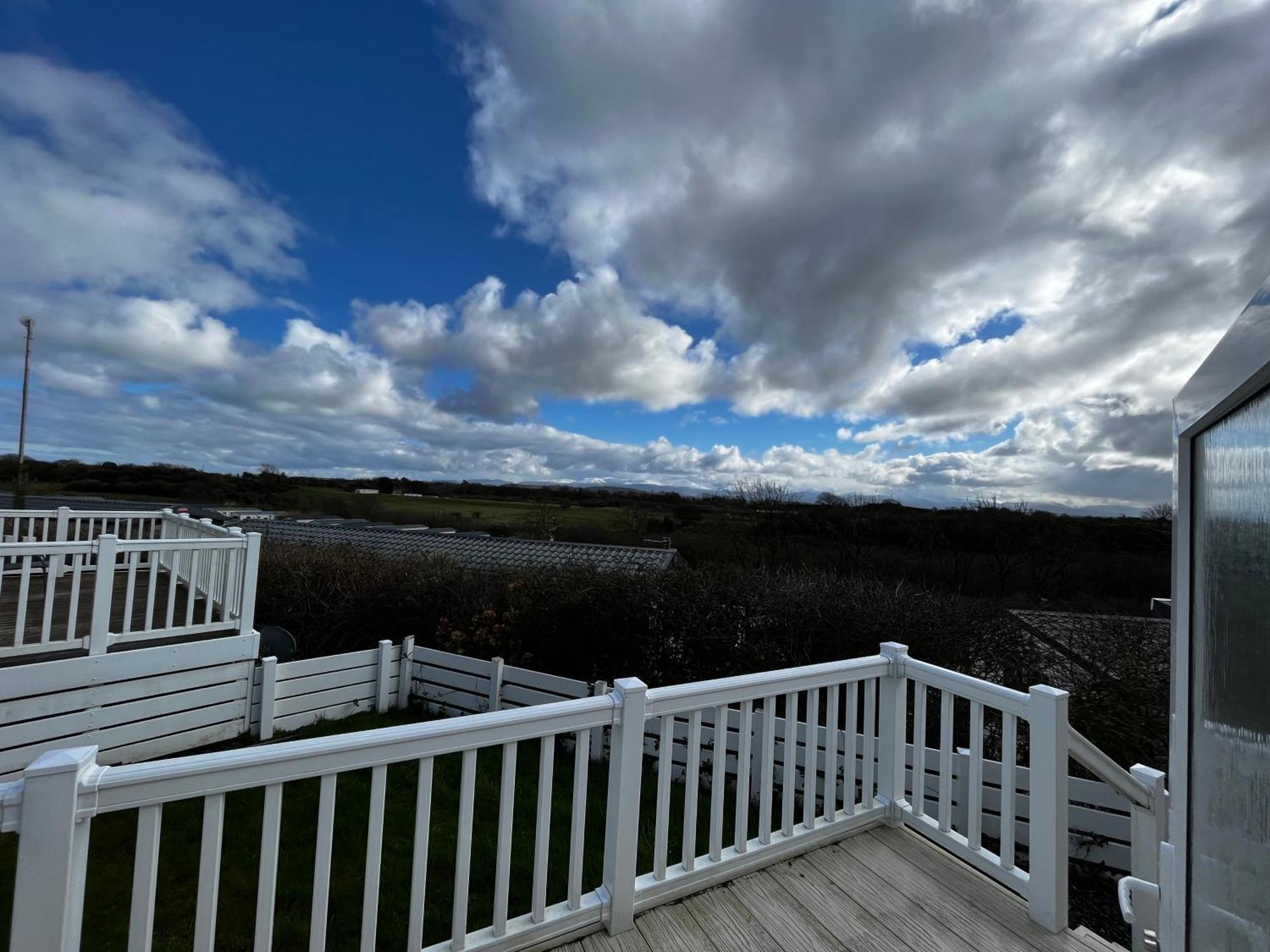 Ger-Y-Bwlch - Spacious Static On 5Star Site With Swimming Pool Benllech Exterior foto